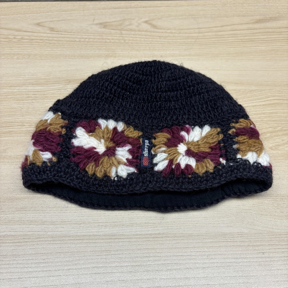 Sherpa Adventure Gear Hat Womens One Size Black Wool Fleece Lined Beanie Crochet